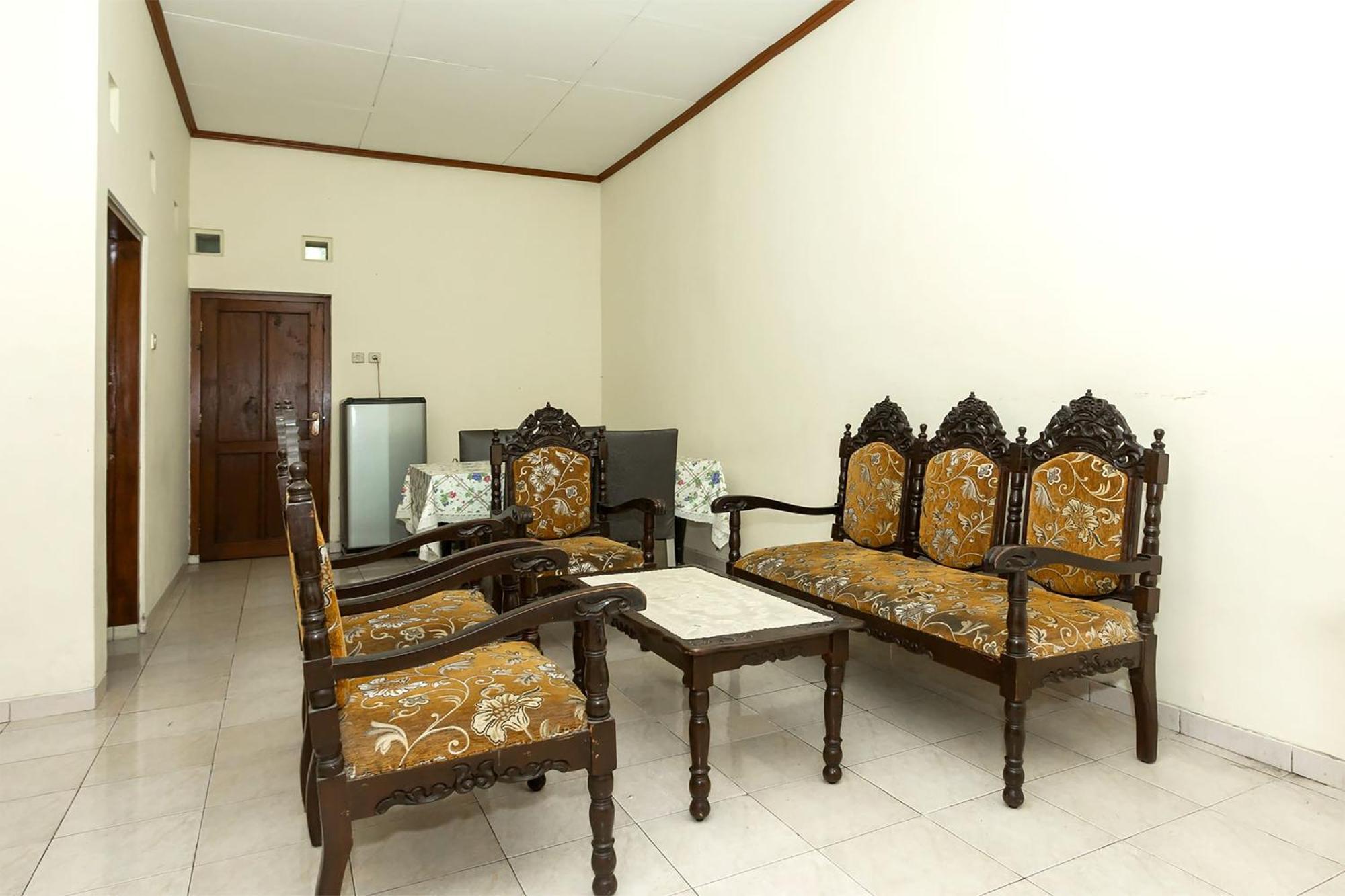 Hotel Super Oyo 1150 Omah Ladrang à Kejayan Extérieur photo